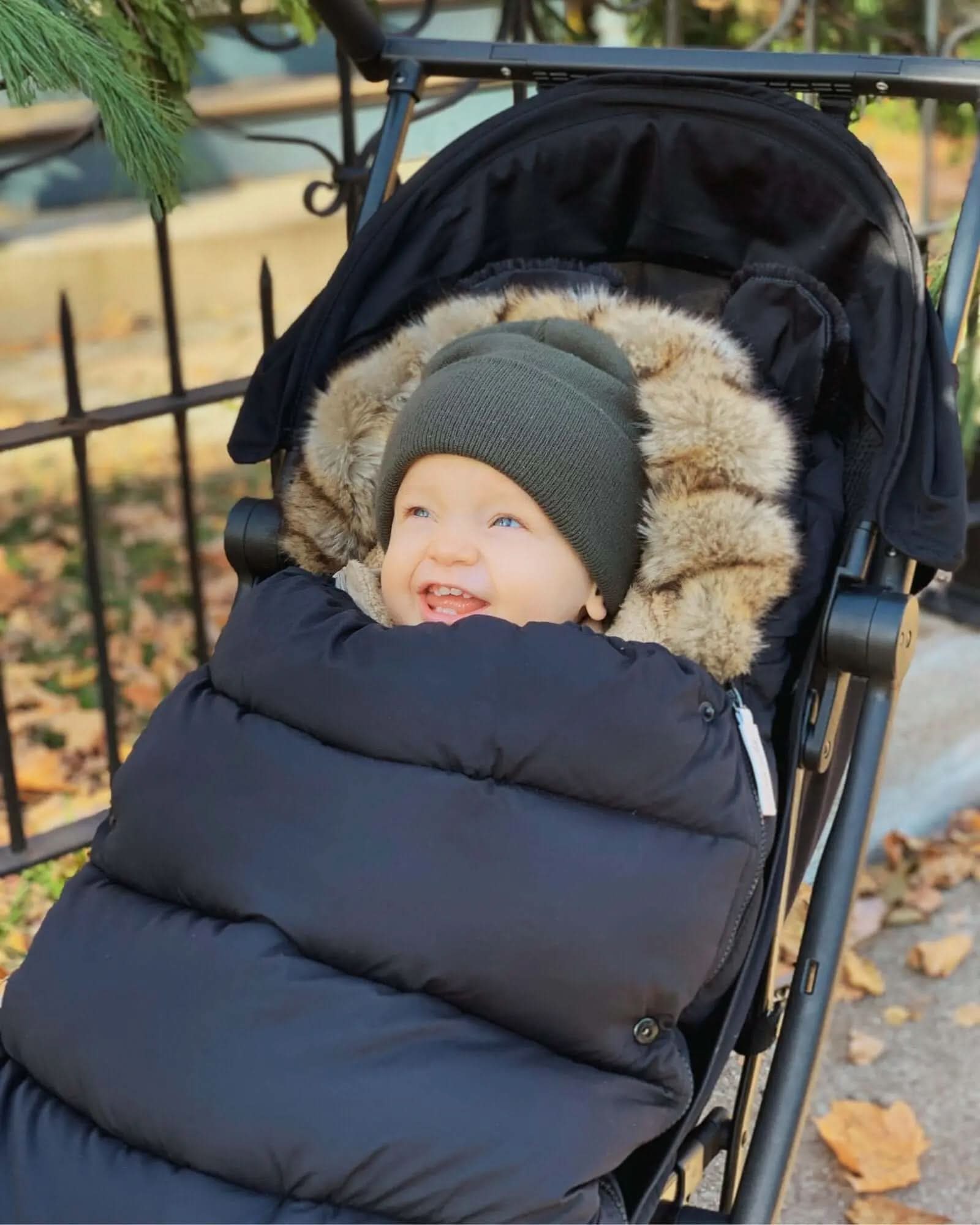 Couverture ou duvet de poussette : comment bien protéger bébé du froid - Crocrobo Paris