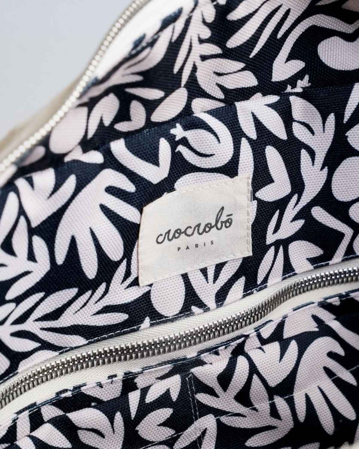 Intérieur doublure floral et étiquette tissée - Sac à langer Noah velours côtelé kaki - Crocrobo Paris