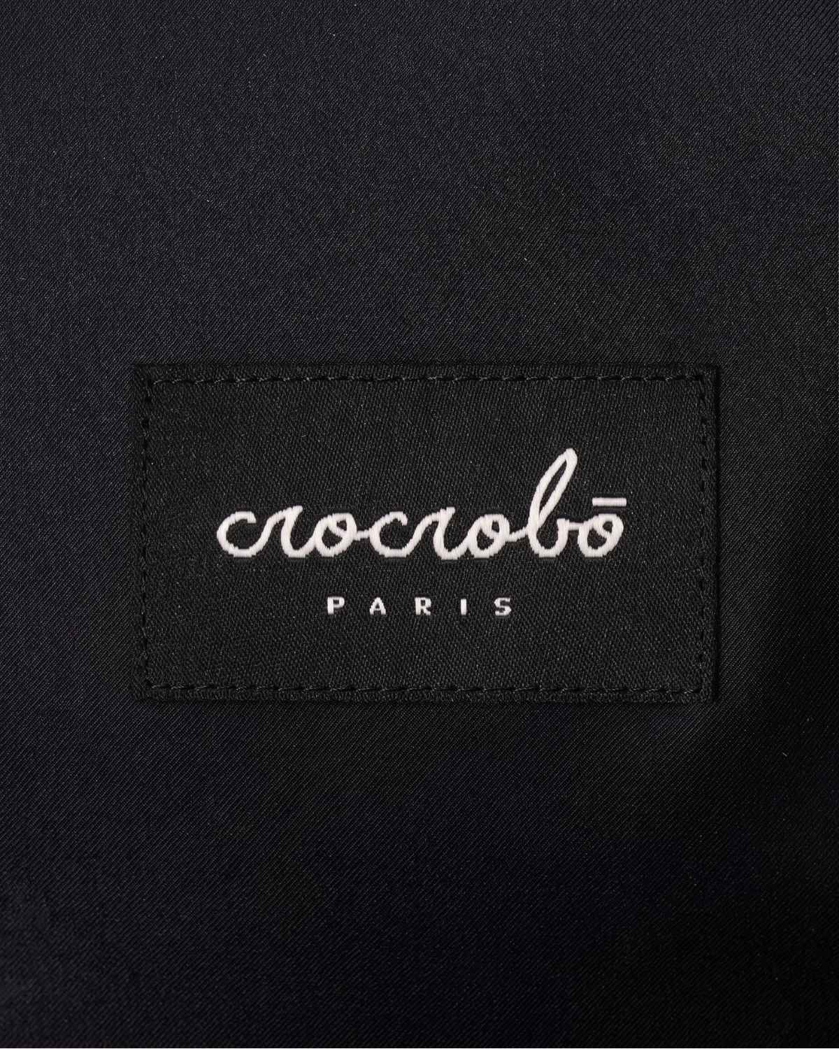 Zoom matière twill waterproof noir et étiquette tissée - Trousse de toilette Camille - Crocrobo Paris