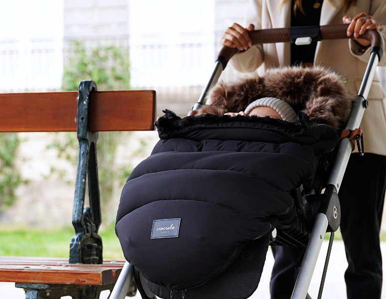 Comment habiller bébé en poussette selon la saison — Crocrobō Paris