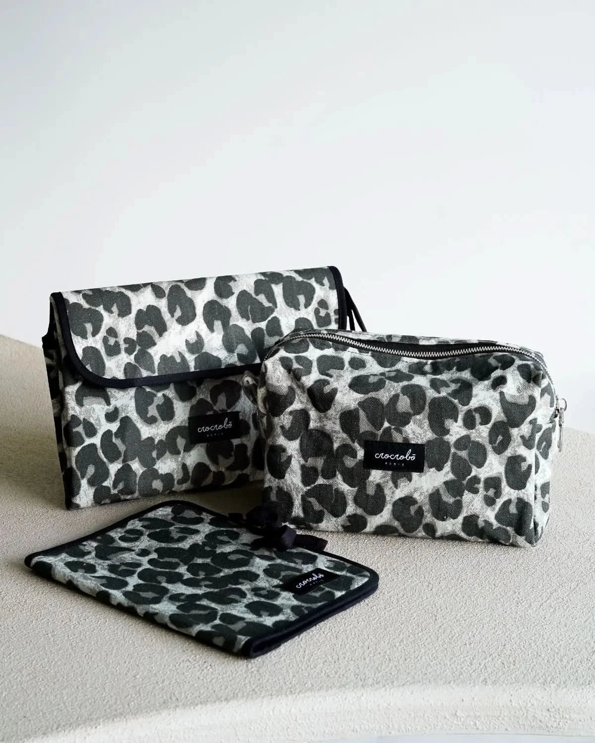 Pack trio accessoires pour sac à langer Noah - Léopard gris - Crocrobo Paris